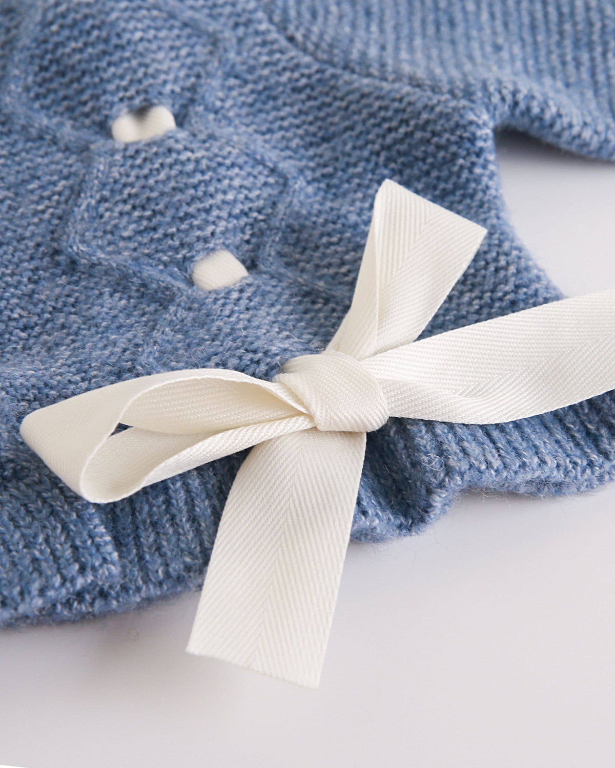 Newness Baby cardigan en maille à boutons et nœud